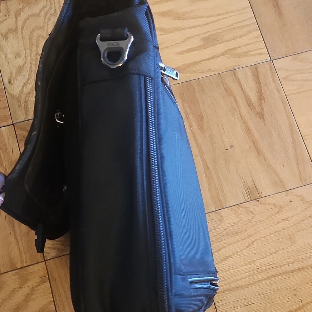 Tumi Expandable Briefcase Messenger Travel Pilot Laptop Bag Nylon Black!